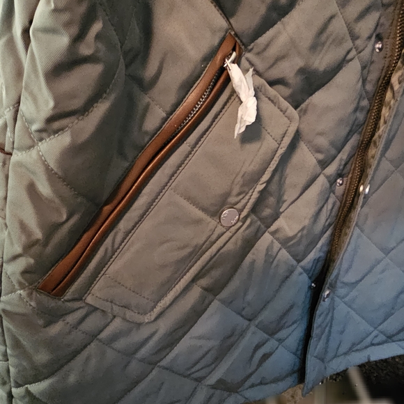 Barbour Quilted Jacket in Green - Picture 5 of 13